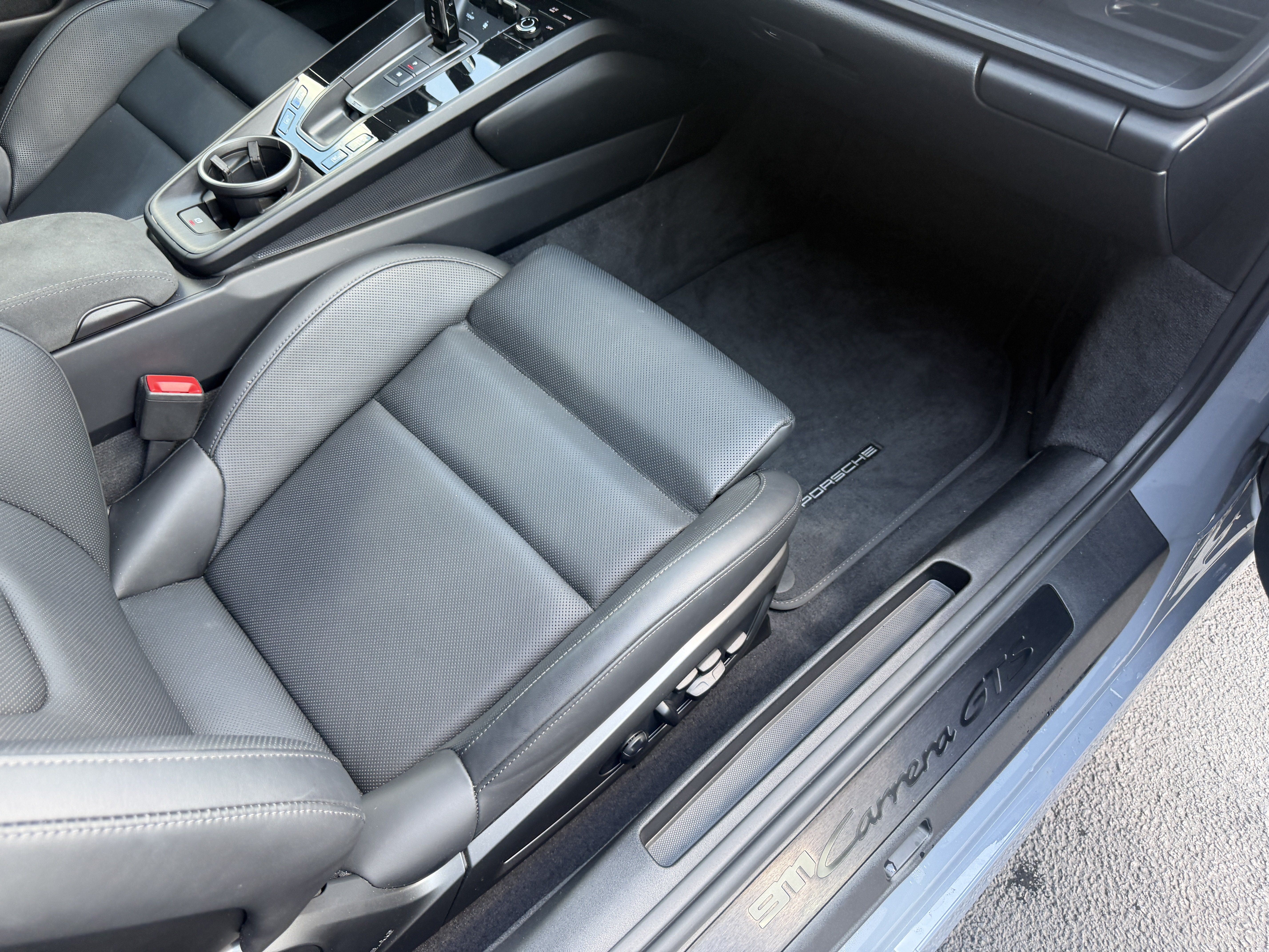 Certified 2024 Porsche 911 Carrera GTS RWD image 18