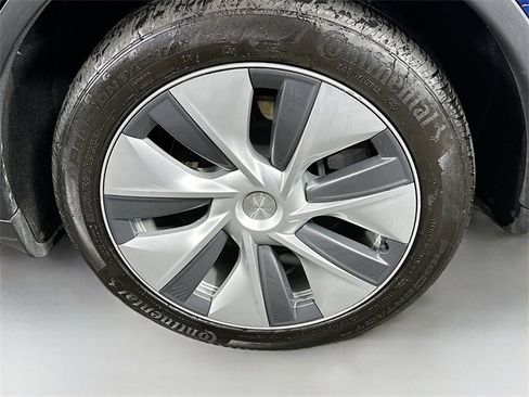 Used 2023 Tesla Model Y Long Range image 27