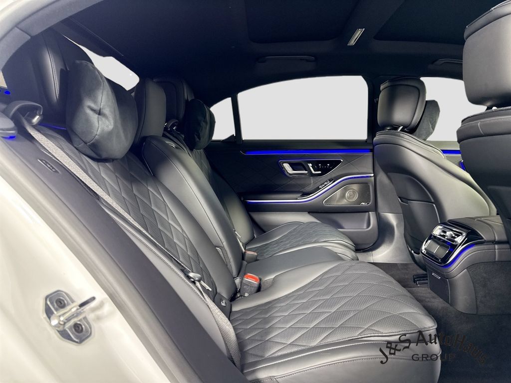 Used 2025 Mercedes-Benz S 580 4MATIC Sedan w/ AMG Line Package image 35
