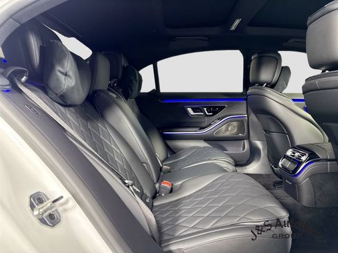 Used 2025 Mercedes-Benz S 580 4MATIC Sedan w/ AMG Line Package image 35