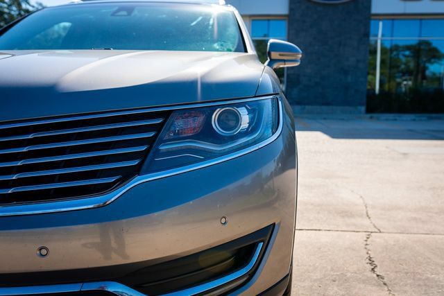 Used 2016 Lincoln MKX Reserve w/ Technology Package FWD image 3