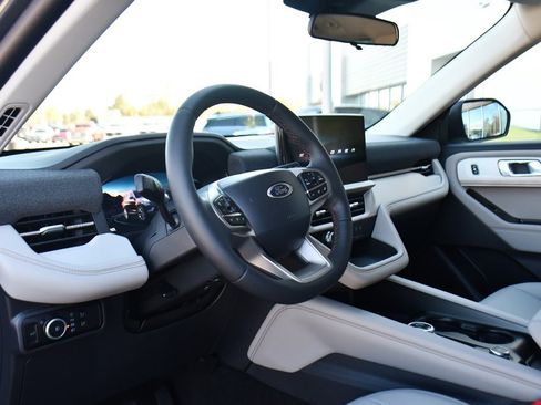 Used 2026 Ford Explorer Active w/ Active Comfort Package image 11