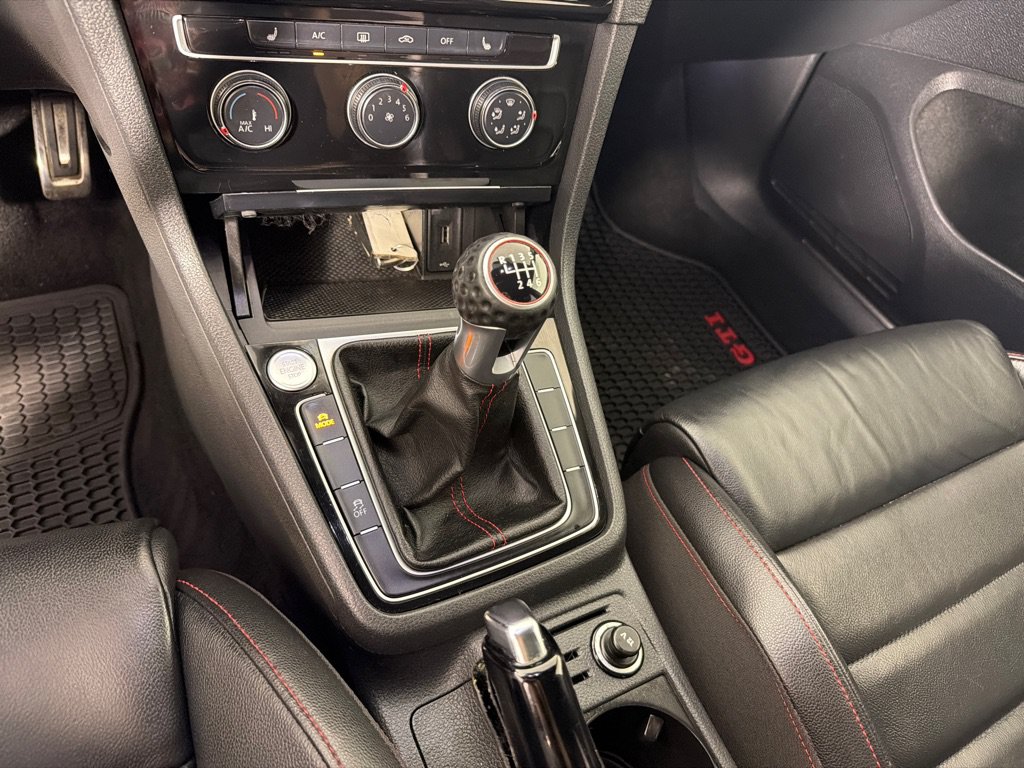 Used 2019 Volkswagen GTI SE FWD image 17