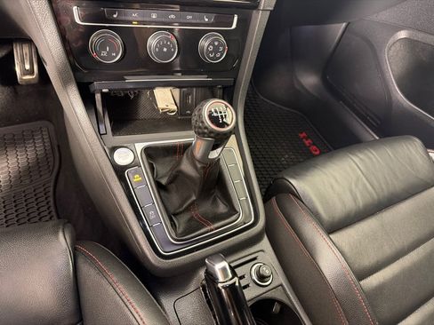 Used 2019 Volkswagen GTI SE FWD image 17