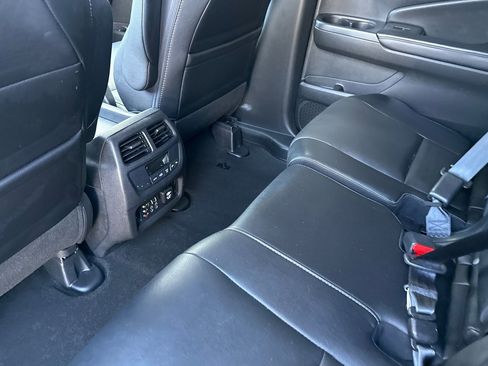 Used 2016 Honda Pilot Touring image 27