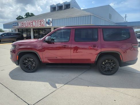 Used 2025 Jeep Wagoneer Series II image 2