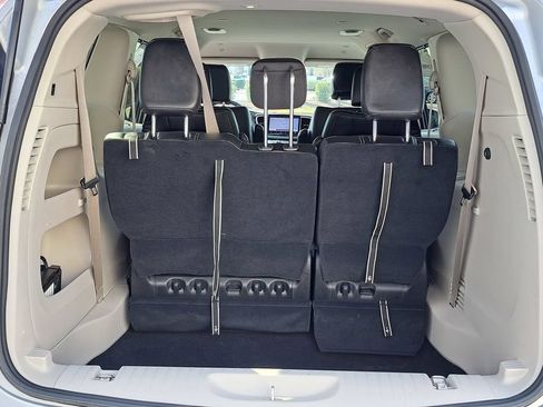 Used 2024 Chrysler Pacifica Touring-L FWD image 15