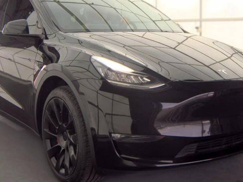 Used 2022 Tesla Model Y Long Range AWD/4WD image 1