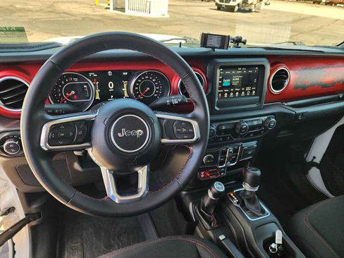 Used 2021 Jeep Gladiator Rubicon AWD/4WD image 2