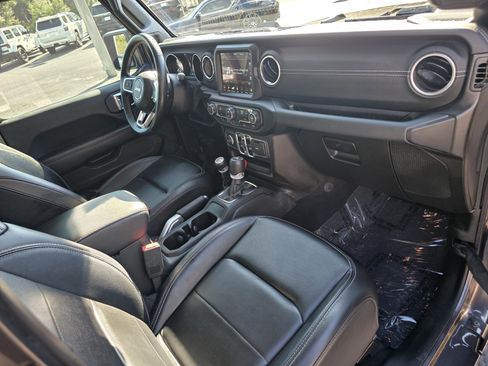 Used 2022 Jeep Wrangler Unlimited Sahara image 16