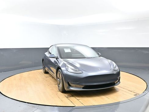 Used 2023 Tesla Model 3 Standard Range image 2