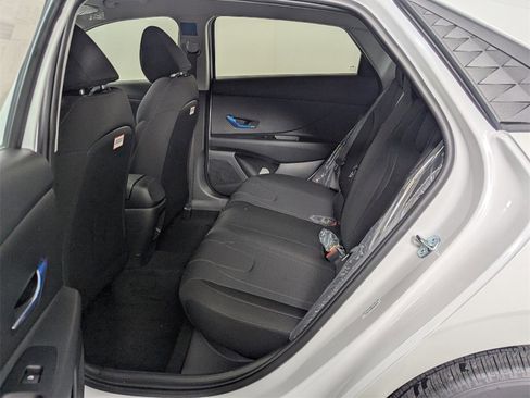 Certified 2025 Hyundai Elantra SE image 25