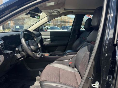 Used 2025 Nissan Kicks SR w/ SR Premium Package FWD image 8