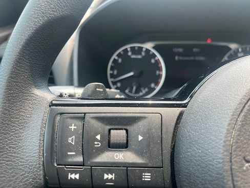 Used 2021 Nissan Rogue SV FWD image 13