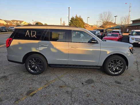 New 2026 Ford Expedition Platinum w/ Stealth Appearance Package image 4