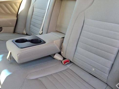 Used 2017 Ford Taurus SE image 31