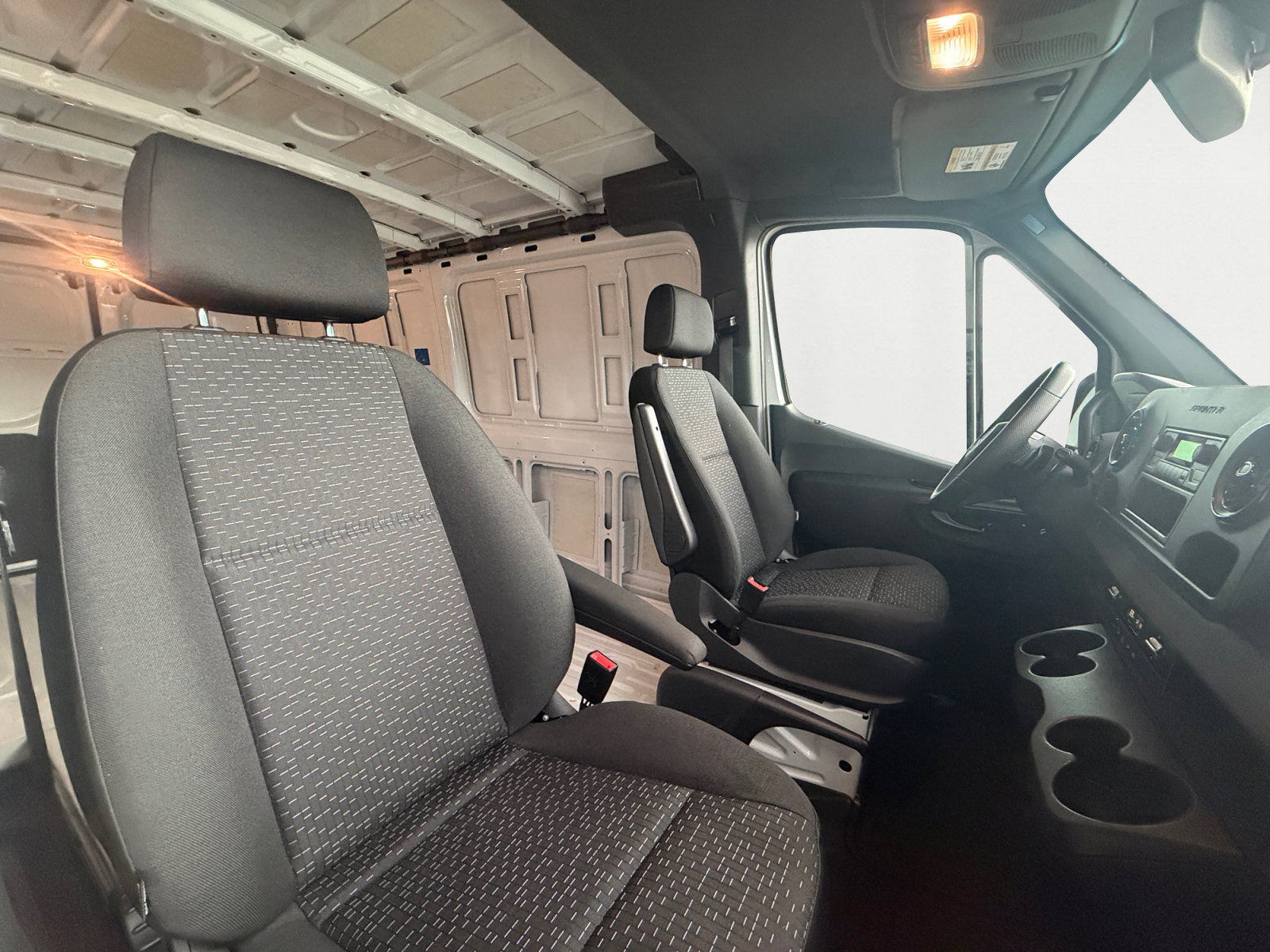 Used 2025 Mercedes-Benz Sprinter 2500 image 15