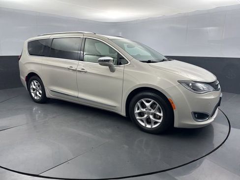 Used 2020 Chrysler Pacifica Limited w/ Advanced Safetytec Group image 9