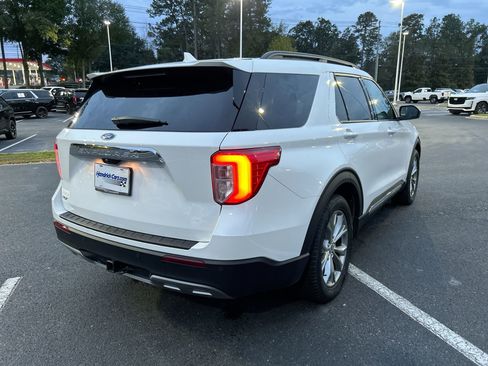 Used 2023 Ford Explorer XLT w/ Equipment Group 202A image 9