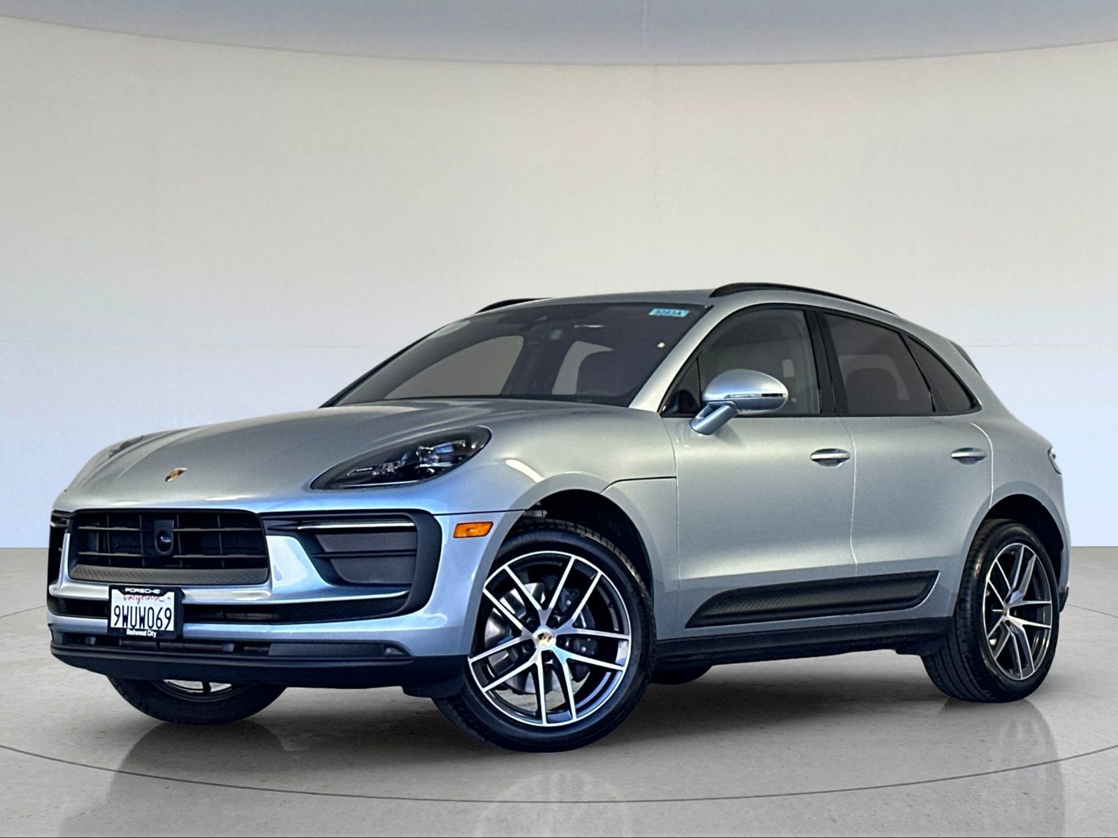 Certified 2026 Porsche Macan AWD/4WD image 1