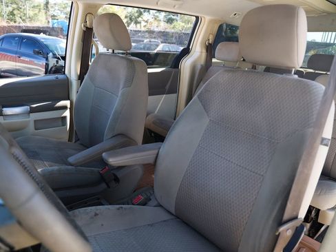 Used 2008 Chrysler Town & Country Touring image 12