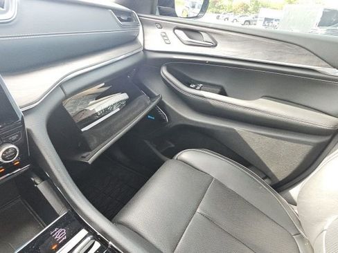 Used 2023 Jeep Grand Cherokee Overland w/ Luxury Tech Group IV image 58