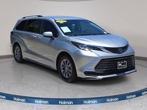 Used 2021 Toyota Sienna LE FWD image 4