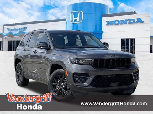 Used 2025 Jeep Grand Cherokee Altitude image 1