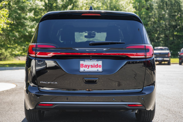 New 2027 Chrysler Pacifica Select w/ Family Tech Group FWD image 12