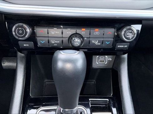 Used 2025 Jeep Compass Limited image 24