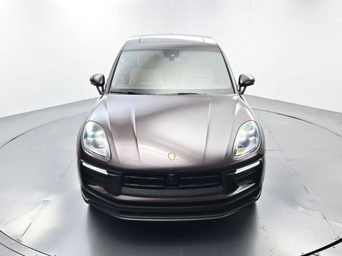 Certified 2025 Porsche Macan AWD/4WD image 42