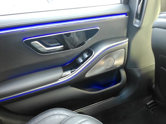 Used 2022 Mercedes-Benz S 500 4MATIC w/ AMG Line Package image 35