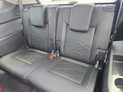 Used 2025 Volkswagen Atlas SE AWD/4WD image 14
