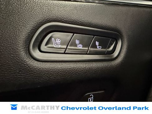 Used 2021 Cadillac Escalade Premium Luxury AWD/4WD image 17
