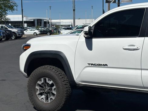 Used 2023 Toyota Tacoma TRD Off-Road w/ Technology Package AWD/4WD image 6