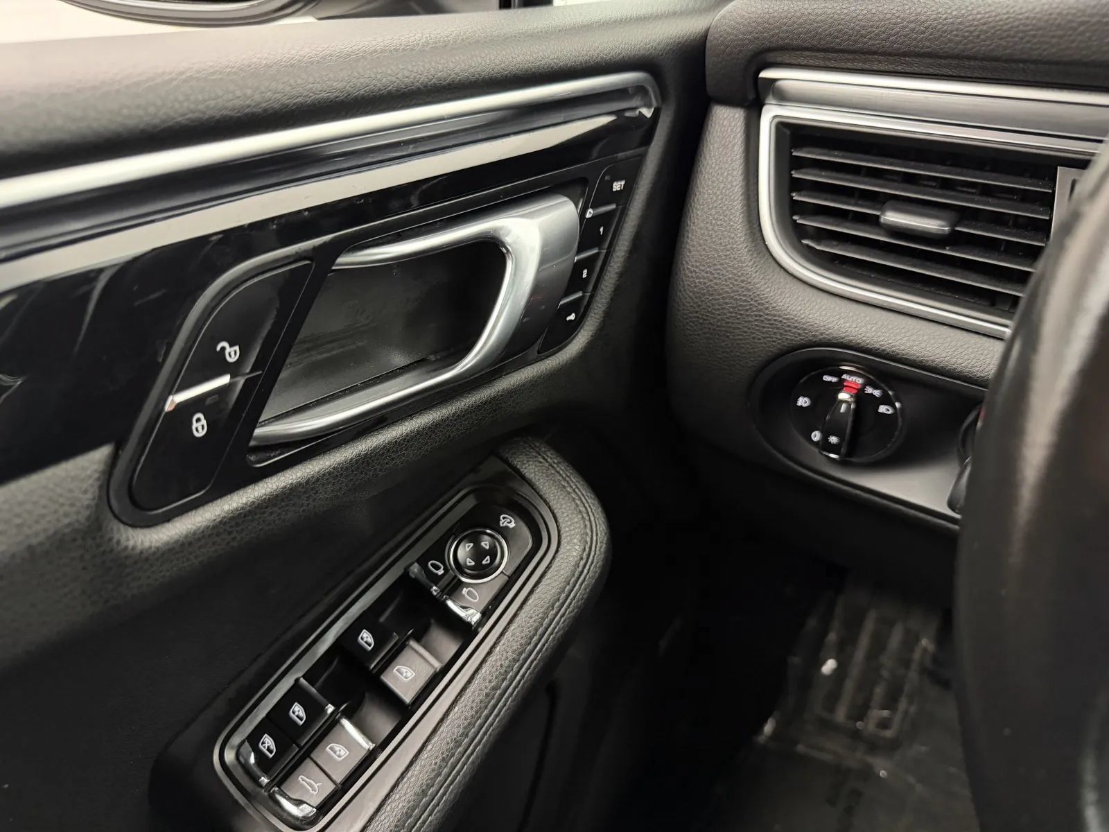 Used 2016 Porsche Macan S AWD/4WD image 8
