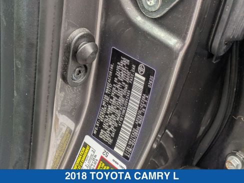 Used 2018 Toyota Camry SE w/ Moonroof Package image 37