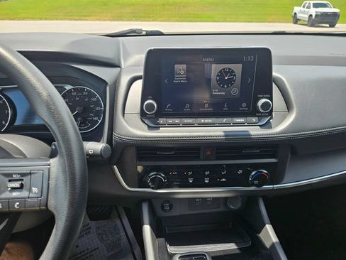 Used 2024 Nissan Rogue S AWD/4WD image 17