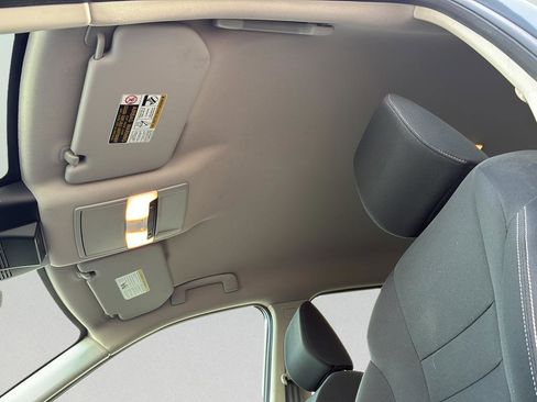 Used 2025 Nissan Rogue S image 31