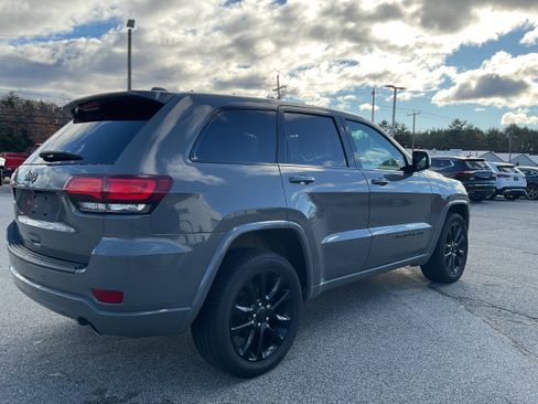 Used 2020 Jeep Grand Cherokee Altitude image 3