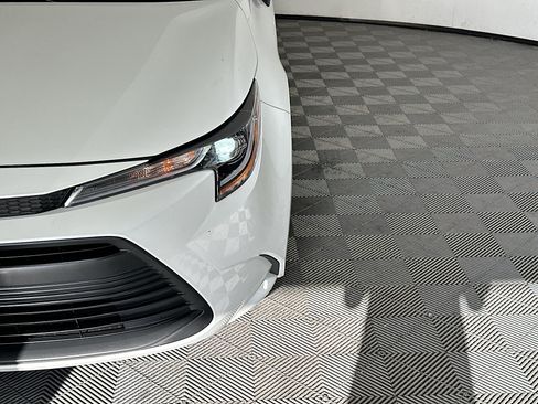 Used 2025 Toyota Corolla LE FWD image 9