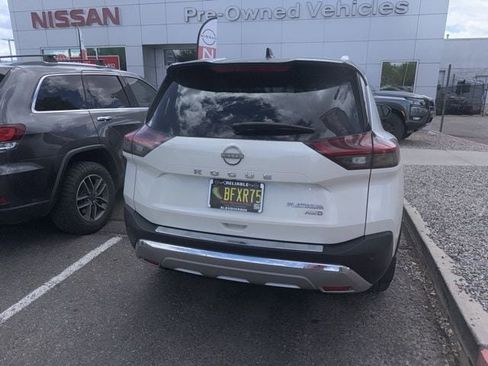 Used 2022 Nissan Rogue Platinum w/ Head-Up Display Package image 12