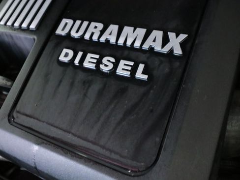 Used 2023 GMC Yukon XL Denali image 9