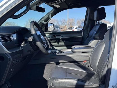 Used 2024 Jeep Wagoneer Series II image 21