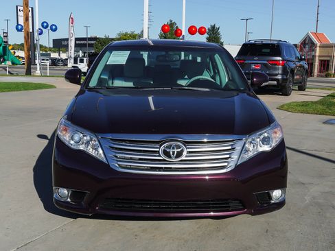 Used 2011 Toyota Avalon FWD image 3