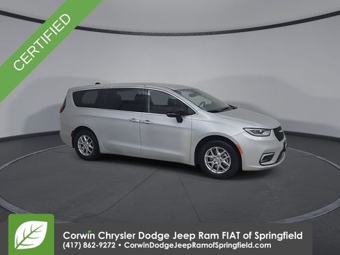 Certified 2024 Chrysler Pacifica Touring-L image 2