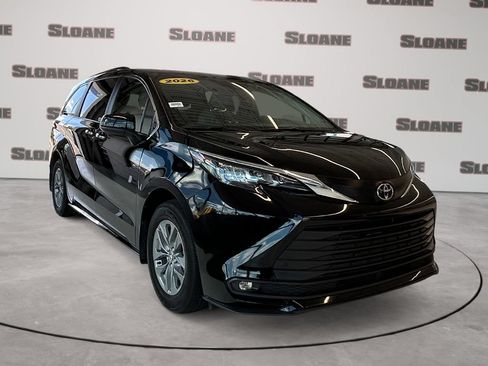 Used 2026 Toyota Sienna XLE AWD/4WD image 7