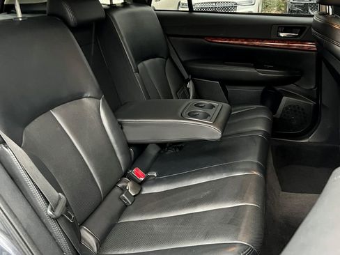 Used 2010 Subaru Outback 2.5i Limited image 10