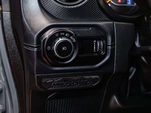 Used 2025 Jeep Wrangler Unlimited Rubicon image 21