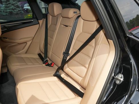 Certified 2026 Porsche Macan AWD/4WD image 34